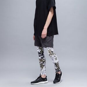 Undefeated technical goods Camo Patterned Leggings size large